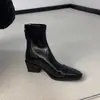 Botas Curtas Chuyuji Estilo Francês Bico Quadrado Salto Baixo Europeias e Americanas Salto Grosso com Zíper nas Costas, Novas Botas Curtas Versáteis da Moda Outono