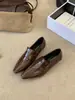 []Sapatilhas femininas de outono 2026, salto grosso, casuais, estilo old money, rasteiras, estilo britânico, sapatos pequenos de couro, bico quadrado, sapatos de um só tom