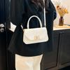 Nova Bolsa de Ombro Feminina Estilo Coreano, Bolsa de Axila com Design Personalizado, Bolsa Satchel Quadrada Pequena de Couro PU de Nicho Feminino de Alta Qualidade