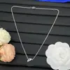 Collar Transfronterizo Europeo y Americano 2025 Nuevo Estilo Lv con Logo y Letras Incrustadas de Diamantes para Mujer, Sensación de Alta Gama, Fotos Reales, Collar al por Mayor