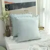 Al por mayor transfronterizo estilo Ins moderno minimalista cojín decorativo de pompón y encaje cubierta de sofá de terciopelo color liso funda de cojín de pompón