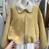 Chaqueta de ante sintético tipo borrego de alta gama estilo europeo, nueva colección de invierno 2026, chaqueta gruesa de mezcla de cuero y piel