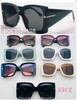 Venta al por mayor comercio exterior tiembla libro rojo pequeño explosiones gafas de sol de metal en stock marea nacional gafas de sol africanas creativas transfronterizas 8802