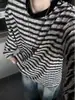Camiseta retro de estilo Old Money con rayas retorcidas plisadas, cuello redondo, corte holgado y manga larga, una prenda casual de verano moderna y versátil para hombre, que ofrece transpirabilidad