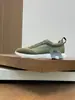 Tenis casuales con diseño único y costuras en el material superior brindan cuidado íntimo a los pies. Los Zapatos de Hombre Son Llamativos y Cómodos