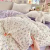 Conjunto de cuatro piezas de hilo suave y esponjoso tipo nube, Clase A, apto para bebés, conjunto de tres piezas para dormitorio de estudiante, sábana de dormir sin estampado estilo caricatura