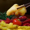 Três Tesouros Picantes: Pimenta da Montanha Selvagem, Pimentas em Conserva, Biscoitos de Arroz Picantes, Gengibre em Conserva, Pimentas Lanterna em Conserva Combo - Combinação Clássica Versátil de Conservas