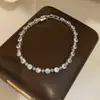 Pulseira redonda com fivela de zircônia cúbica azul clara e fresca estilo palácio retrô pulseira de pulso luxo leve sensação de alta qualidade acessório de mão versátil para mulheres