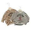 Camiseta Infantil Nueva Camiseta Básica para Bebé 25 Otoño Nuevo Estampado de Oso Rayado Manga Larga Casual Estilo Coreano
