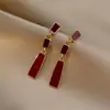 Brincos Vintage Elegantes de Feijão Vermelho e Acácia Femininos 2023 Novo Estilo Brincos Design com Senso de Personalidade Brincos de Nicho Outono e Inverno