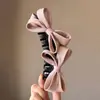 Clip de Banana de Satén con Lazo para Chica Dulce Clip de Cabello de Gama Alta para Mujer 2026 Nuevo Clip Vertical para la Parte Posterior de la Cabeza Cola de Caballo Alta