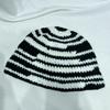 Sombrero de pescador tejido simple de estilo japonés con bloques de color a rayas para mujer, liso, casual, combinable con todo, sombrero de cubo cálido que hace que la cara parezca pequeña