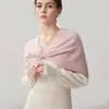 Xale Triangular de Cashmere Feminino Cachecol com Design de Furo Torcido Capa Outono/Inverno Novo Estilo Cachecol de Pescoço Vazado Proteção Quente para o Pescoço