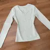 Camiseta Básica de Manga Larga para Mujer con Cuello en V en el Hombro Derecho, Ropa Interior para la Cintura, Top Básico de Color Puro Otoño e Invierno 2025