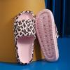 Atacado transfronteiriço chinelos de verão slip-on sola grossa para casa chinelos EVA com estampa de leopardo sandálias de casal