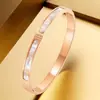 Pulsera de Acero Inoxidable Venta al por Mayor Transfronteriza Oro de 18K de Alta Gama Trébol de Cuatro Hojas Joyería que no se Desvanece Pulsera de Acero de Titanio Joyería