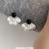 Aretes negros de lunares estilo coreano, con diseños de moño y florales, aretes de aro en forma de C, un estilo fresco y simple, disponibles en múltiples diseños