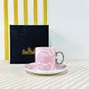 Taza de Café para el Té de la Tarde Estilo Europeo Lujo Ligero Medusa Letra Serie de Porcelana de Hueso Pintada en Oro Juego de Café Estilo Británico