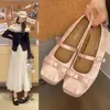 Sapatilhas de salto alto estilo francês com laço para mulheres, novos sapatos de outono 2026 para noite, sapatos Mary Jane de seda delicados