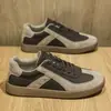 Tênis de treinamento alemão de primavera, estilo retrô masculino, adequado para primavera e outono, com sola de borracha, tênis atléticos casuais, sapatos masculinos, tênis brancos de couro genuíno