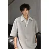 Camisa Polo Falsa Preta de Duas Peças Manga Curta Masculina Verão Design de Nicho Camisa Camiseta Gola V Estilo Americano Meia-Manga Resistente