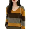 Tricô Malha Tricotada Listrada Contrastante com Decote V Coreano para Mulheres no Outono e Inverno Novo Design Solto e Justo Casual Tricô Malha Tricotada para Mulheres