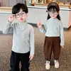 Roupa de Baixo Térmica de Fleece Infantil Outono e Inverno Algodão Puro Tops Quentes para Meninos e Meninas, Combinando com os Pais Camiseta Infantil Tendência com Gola Careca e Manga Longa