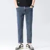Jeans de hombre elegantes y versátiles, nueva colección otoño 2026, estilo americano, modernos, retro, cómodos y de largo recortado