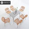Mesa e Cadeiras para Varanda Externa, Mesa e Quatro Cadeiras para Pátio de Villa, Mesa e Cadeiras de Metal à Prova d'Água e Resistentes ao Sol, Mesa e Cadeiras de Rattan para Jardim de Lazer