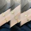 Versión Alta Pulsera de Trébol de Cuatro Hojas Explosivo Rosa con Incrustaciones de Diamantes Concha Blanca Microincrustada de Diamantes Completa Exquisita Pulsera de Lujo Ligero de Alta Gama para Mujer