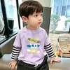 Camiseta listrada de manga comprida para meninos, novo estilo primavera e outono 2026, top de algodão puro para outono de meninos, camisa da moda estilo coreano