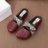Novos Sapatos Versáteis Estilo Manga Primavera/Verão Aumentadores de Altura para Mulheres, Chinelos Fechados com Fitas de Luxo Leve, Sapatos Baixos Mais Vendidos 2026