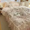 Colcha Estilo Coreano Encaje Terciopelo de Leche Grado A Juego de Cuatro Piezas Invierno Flores Pequeñas Estilo Princesa Terciopelo de Bebé Juego de Tres Piezas para Dormitorio