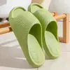 Chinelos Feeling Masculinos para Verão Eva com Solado Grosso Casuais para Casa Banheiro Sandálias Antiderrapantes para Casais com Pés Sem Cheiro