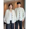 Cardigan de Botões Estilo Old Money para Homens e Mulheres Outono Alto Padrão Estilo Preguiçoso Malha Caimento Limpo Roupa de Casal