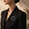 Corona de Olivo Transfronteriza Broche de Cristal Estilo Europeo y Coreano Venta al por Mayor Broche de Rama de Olivo Incrustado de Cristal Accesorios para Ropa