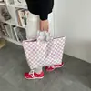 Bolsa Tote Transparente para Cartas Transfronteiriças 2026 Novo Modelo Simples de Grande Capacidade Bolsa de Mão Retro Xadrez Bolsa Feminina