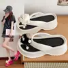 Nuevas chanclas de suela gruesa, sandalias lindas de dibujos animados para mujer, sandalias de verano antideslizantes de suela gruesa que aumentan la altura, de moda