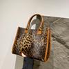 Bolso Tote de Gran Capacidad con Estampado de Leopardo para Mujer 2024 Nueva Moda de Otoño e Invierno Bolso de Hombro para Viajar Moda Retro Bolso Sobaco