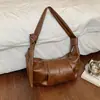 2026 Nova Bolsa Feminina Retro Europeia e Americana de Couro Macio Plissada em Forma de Crescente de Grande Capacidade para o Dia a Dia, Elegante e Versátil, de Ombro Único ou Transversal