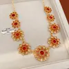 Aretes Colgantes Redondos Huecos Incrustados de Diamantes Collar para Mujer Estilo Retro de Corte Cadena para Clavícula Joyería de Lujo Ligero con Sensación de Alta Gama Set