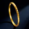 Pulseira aberta quadrada de aço titânio com padrão de diamante, moda popular transfronteiriça, não desbota, banhada a ouro 18k, estilo moda INS europeu e americano