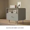 Mesita de noche de madera maciza, mueble de dormitorio color crema, pequeño armario de almacenamiento para mesita de noche tapizado suave, nuevo modelo 2023, estilo moderno simple