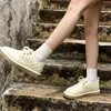 Mocassins Grossos Quentinhos com Cadarço e Solado Macio para Mulheres, Novo Estilo Inverno 2026, Sapatos de Algodão com Forro de Lã, Botas de Neve Versáteis Casuais