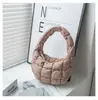 Bolsa para Mujer 2025 Nueva de Nicho Bolsa Nube Coreana Plegada Bolsa de Mano Burbuja Abrigo Acolchado de Algodón Bolso de Mano Dumpling