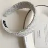 Nuevo Aro para el Cabello de Punto a Cuadros de Ala Ancha para Mujer 2025 Nuevos Accesorios para el Cabello de Estilo Occidental de Alta Gama Presión Alta en la Parte Superior del Cráneo Cabello