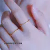 Anel Liso para Mulheres, Aço Titânio, Cor Dourada 18K, Design de Nicho, Cravejado com Diamantes, Simples, Fashion, Anel Personalizado, Luxo Leve, Sensação de Alta Qualidade