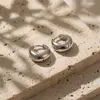 2026 Nuevos Pendientes de Aro Populares Estilo Francés, Pendientes de Aro de Cobre Elegantes de Lujo Ligero de Gama Alta, Accesorios para Orejas de Mujer al por Mayor desde Fabricante