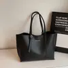 Bolsa de Gran Capacidad para Mujer 2025 Otoño Nueva Textura Bolso de Mujer Bolso de Mano Retro Simple Bolso Tote de Hombro Único para Viajes