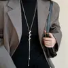 Colar com pingente minimalista popular com design exclusivo de nicho, corrente para suéter, sensação de luxo leve e alta qualidade, acessório versátil